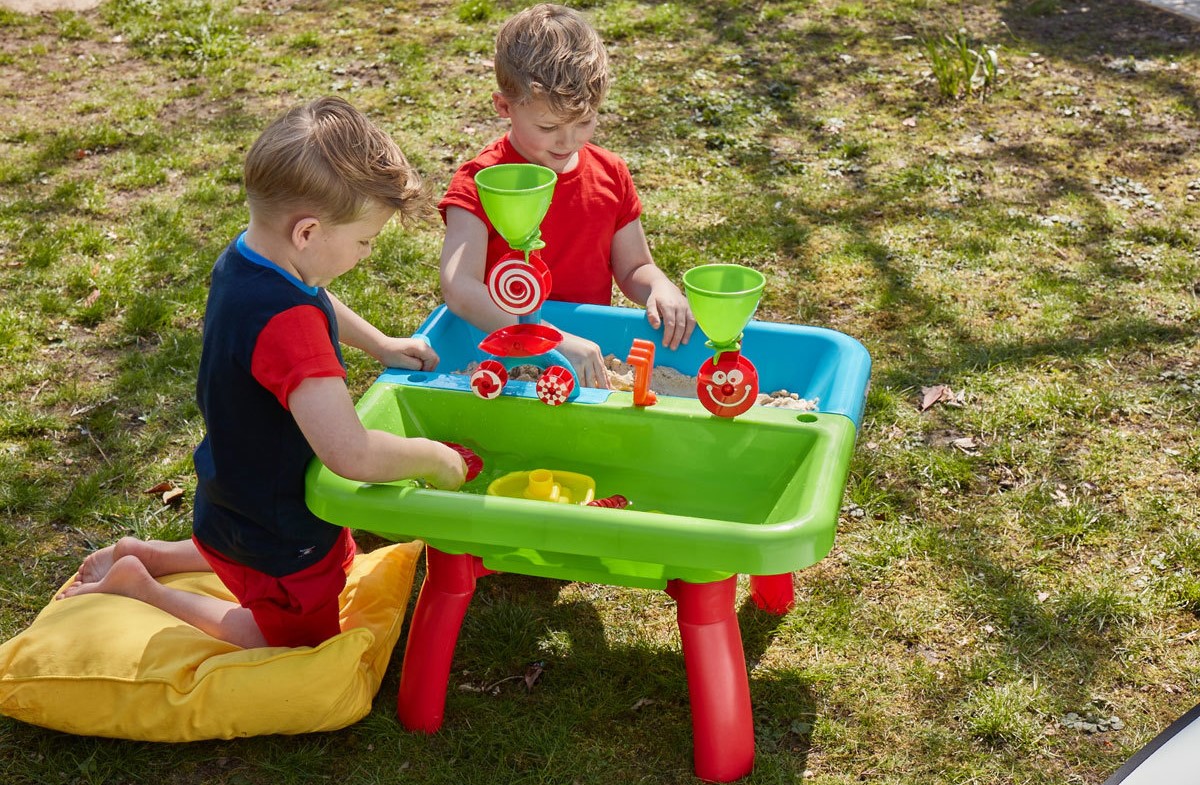 Water and sand table