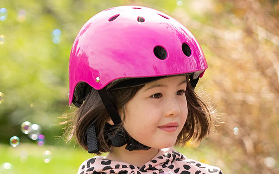 Girl wearing a pink protective hemlet