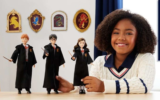 Girl playing with Harry Potter dolls