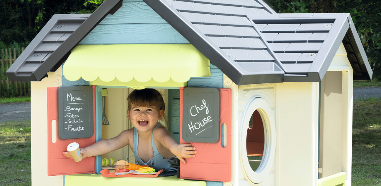 Cleaning-outdoor-toys-header-blog-header-image