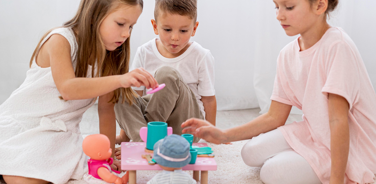 children-playing-with-dolls