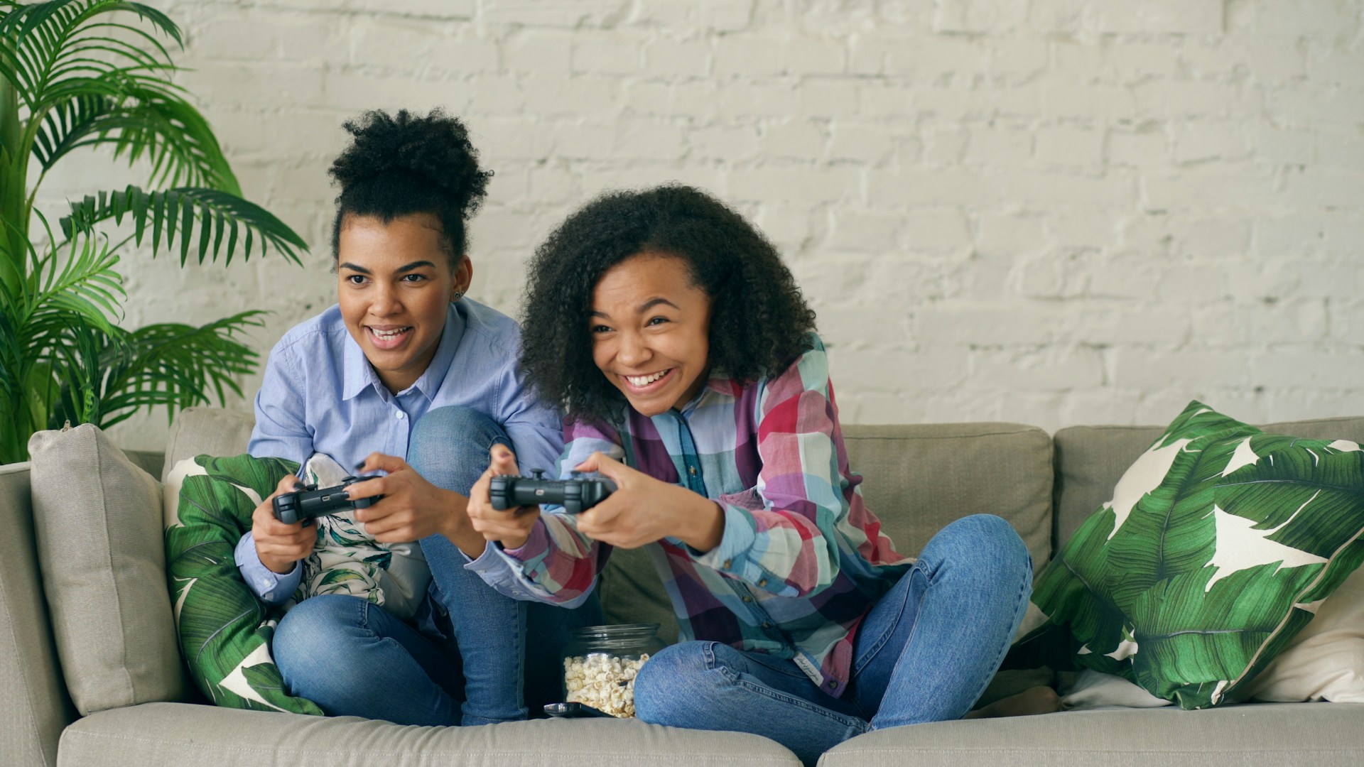girls gaming