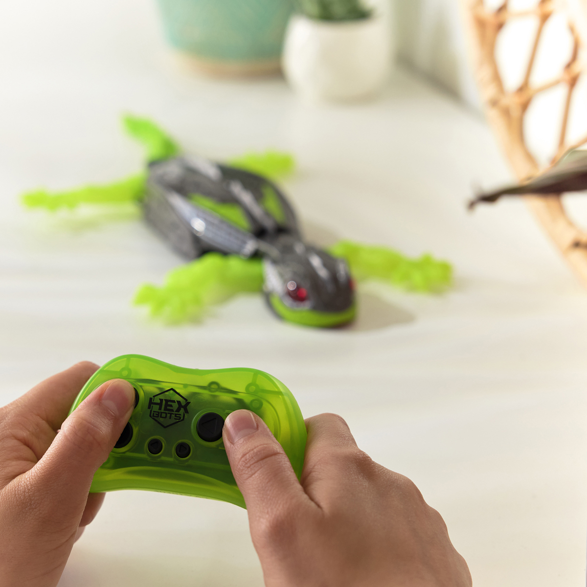 Hex Bots Wall Crawler Gecko Remote Control Figure | The Entertainer